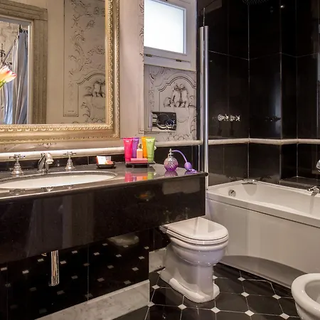 The At The Forum Luxury Collection - The At The Forum 5*
