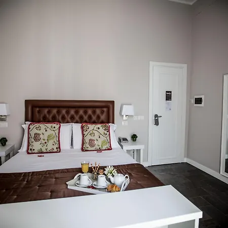 Chic & Town Luxury Bed & Breakfast