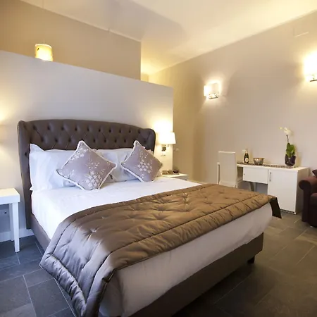 Chic & Town Luxury Bed & Breakfast 2*