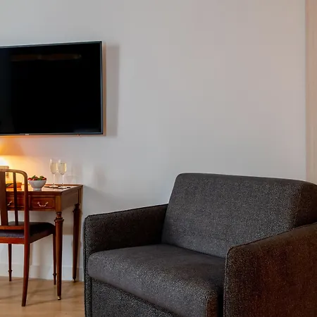 9hotel Cesari Hotel 4*