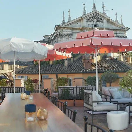 9hotel Cesari