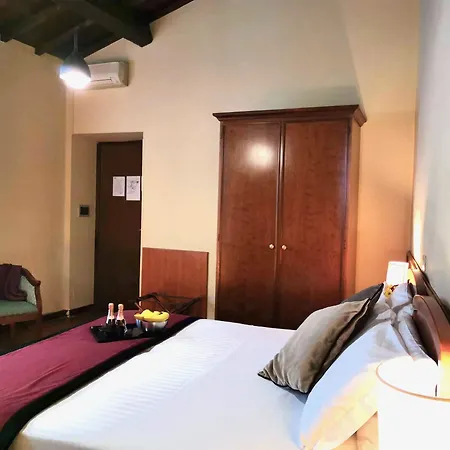 Teatro Di Pompeo Hotel Rome