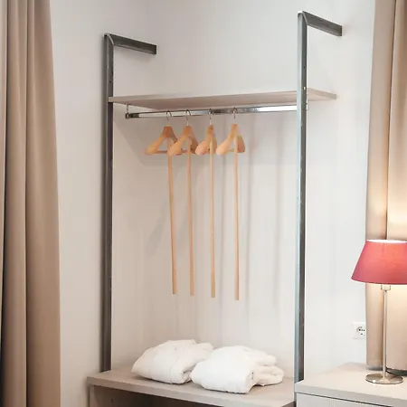 Giuturna Boutique 3*