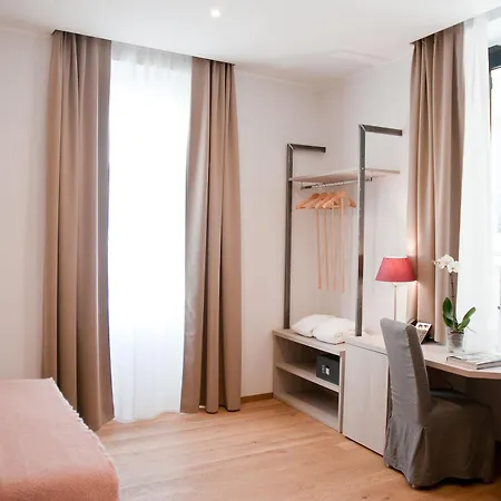 Giuturna Boutique 3*