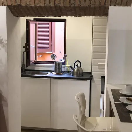 Giuturna Boutique 3*