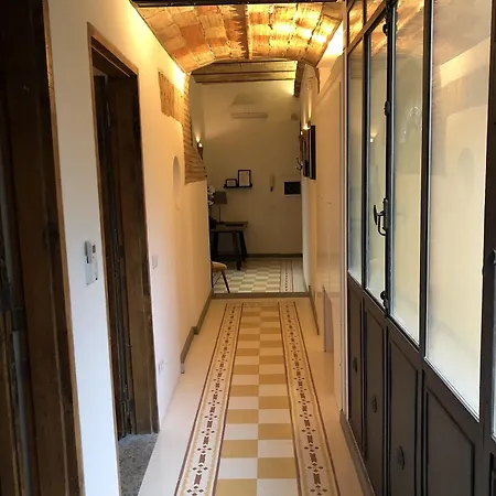 Giuturna Boutique 3*