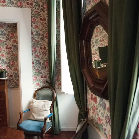Relais Teatro Argentina 2*