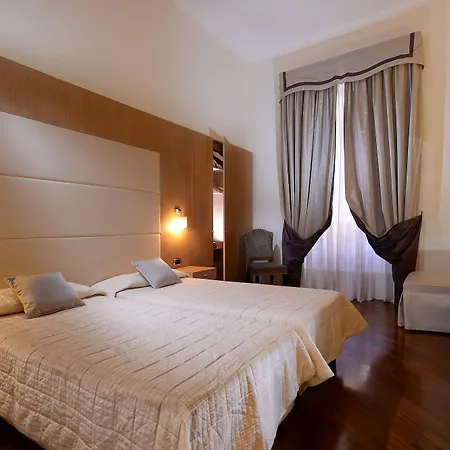 Golden Hotel 2*