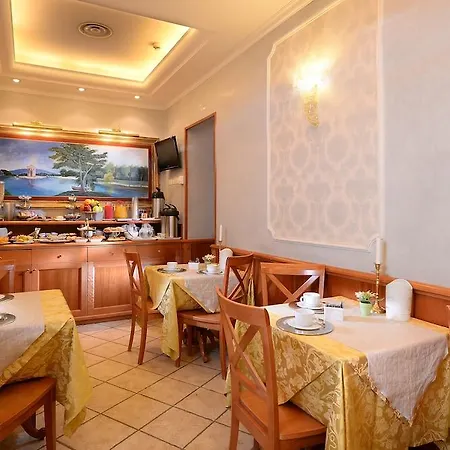 Golden Hotel 2*