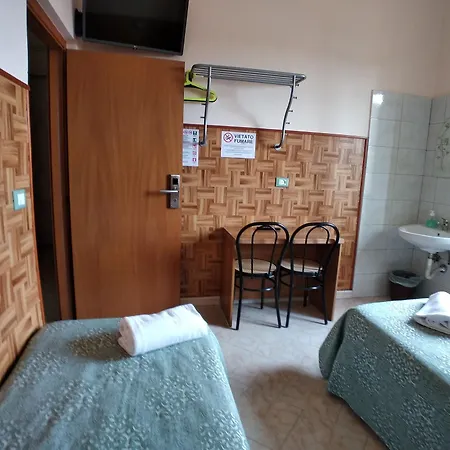 Cressy Hotel *