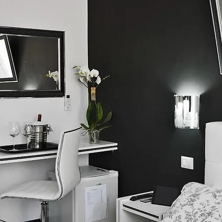 Black & White G&g