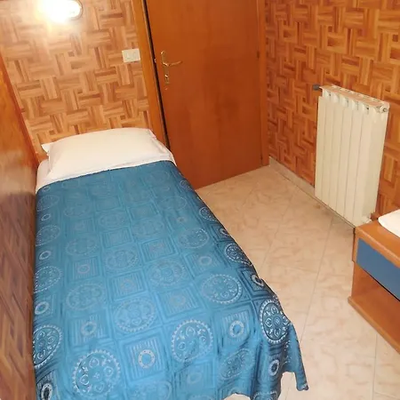 Cressy Hotel *