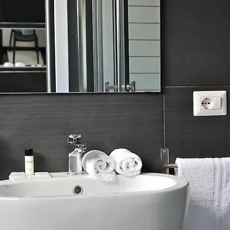 Black & White G&g Rome