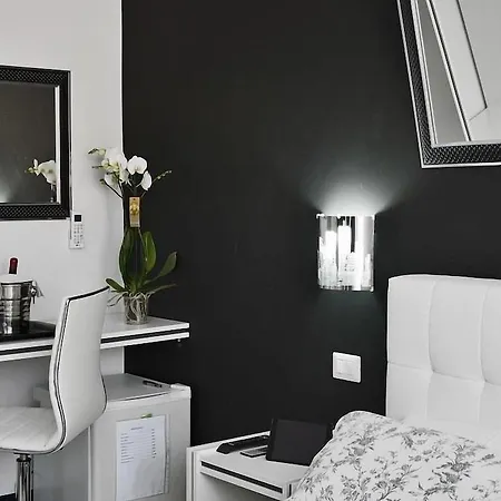 Black & White G&g Bed & Breakfast Rome