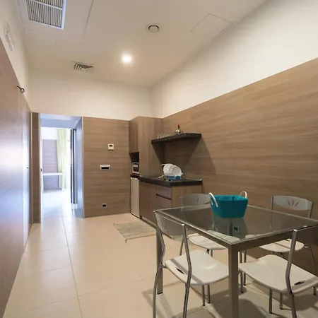 Europa Apartment *