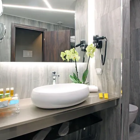The Hive Hotel 4*