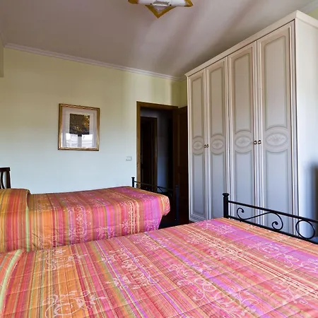 Appia Davila25