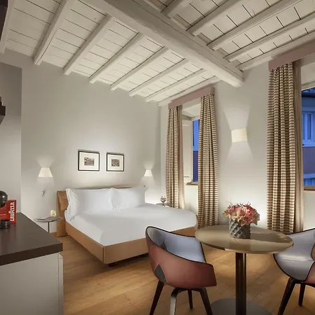 Palazzo Scanderbeg Aparthotel 4*