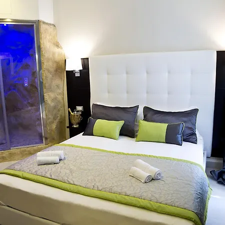 Bed & Breakfast Holidays Boutique 4*