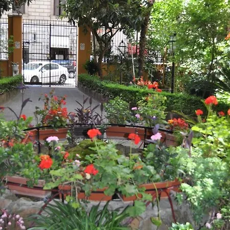 Sergio House Bed & Breakfast 2*