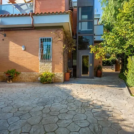 St Peter's Spacious 4 Bdr With Private Parking