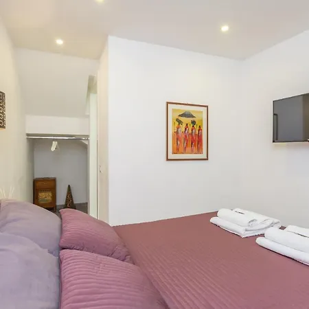 St Peter's Spacious 4 Bdr With Private Parking