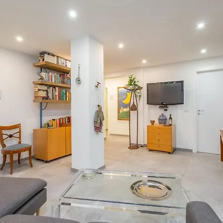St Peter's Spacious 4 Bdr With Private Parking