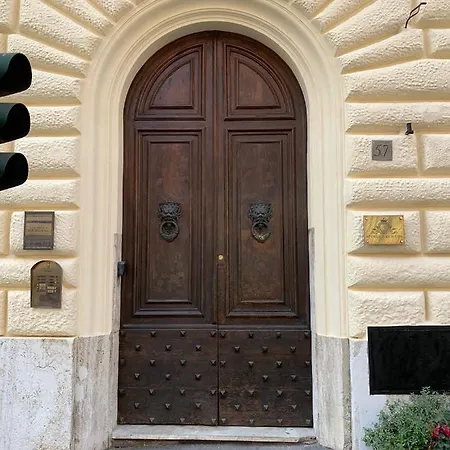 Eden Luxury בית הארחה