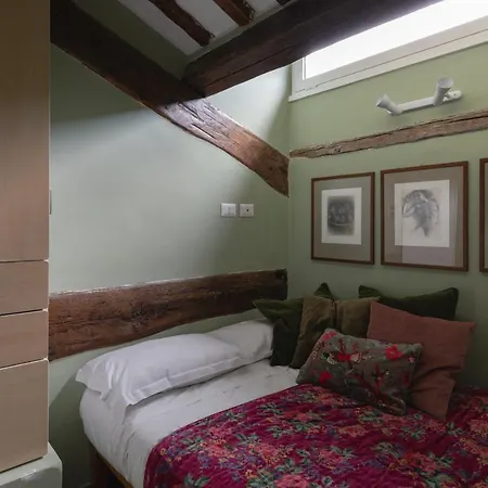 Amazing Penthouse With Terrace And Rooftop In Trastevere Apartment