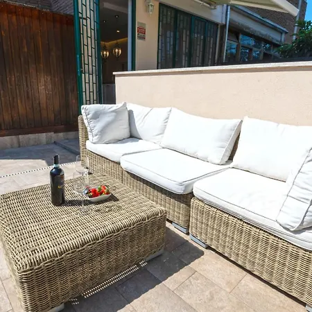 Garden House Vale Apartment *
