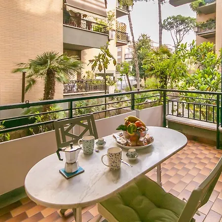 The Voice Of The Moon Apartment Rome