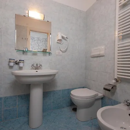 Arie Romane Guesthouse *