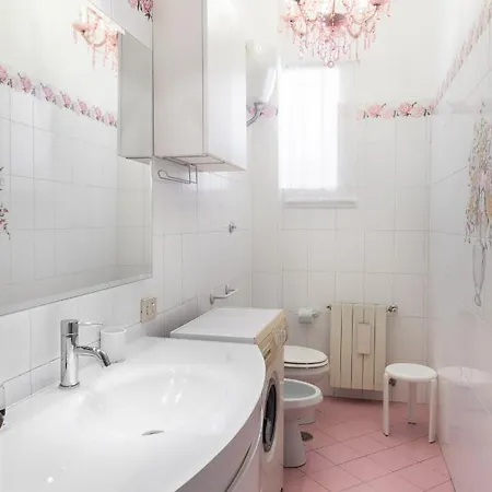 Sunny Flat Near Borghese *