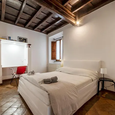 Colosseo & Fori Imperiali Wooden Flat Apartment Rome