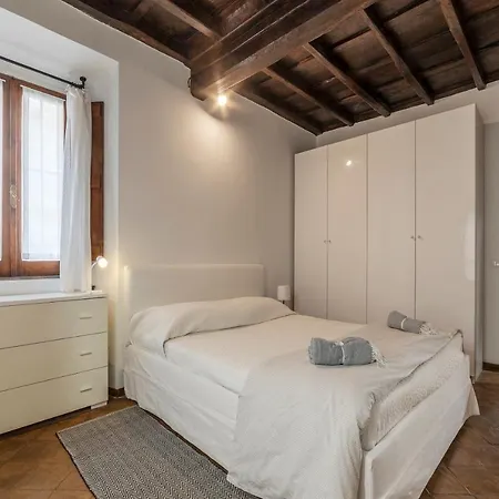 Colosseo & Fori Imperiali Wooden Flat Apartment Rome