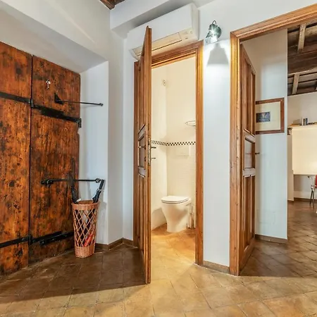 Colosseo & Fori Imperiali Wooden Flat Apartment
