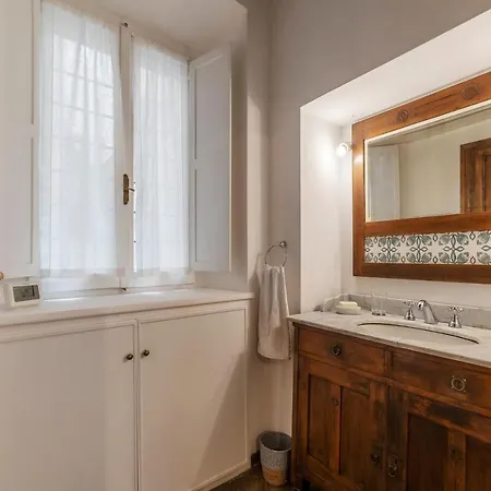 Colosseo & Fori Imperiali Wooden Flat Apartment
