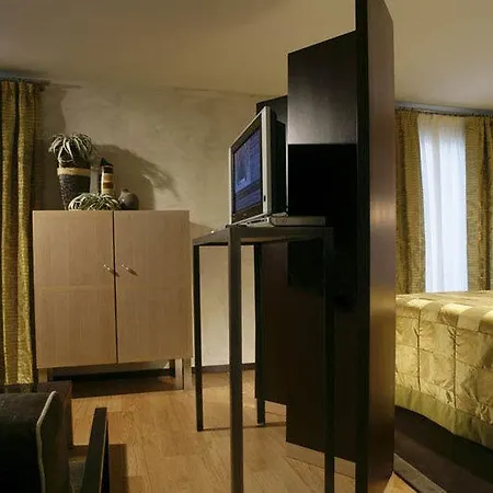 Intown Luxury House Affittacamere 3*
