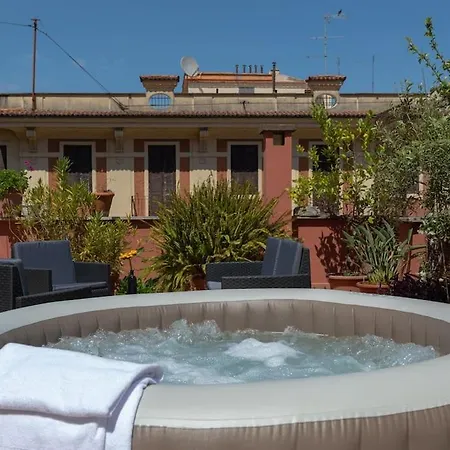 Penthouse With Jacuzzi On Private Terrace In Trastevere