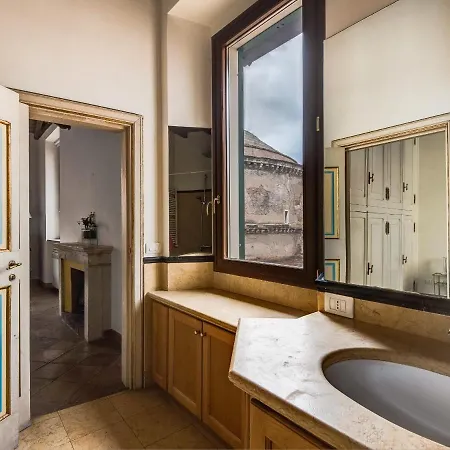 Pantheon Enchanting Luxury Apartment Rome
