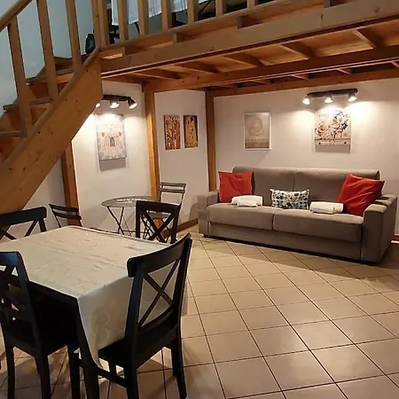 Gemelli Holidays 2: Dual Loft With Private Courtyard * Rome