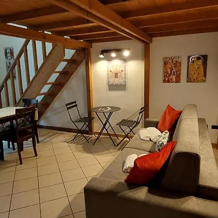 Gemelli Holidays 2: Dual Loft With Private Courtyard Apartment
