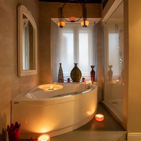 Town House Spagna- Luxury Rooms With Jacuzzi Bath Guest house *