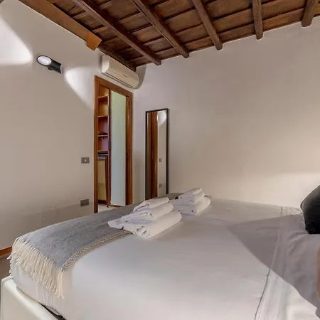 Giubbonari 23 - Fromhometorome Apartment Rome