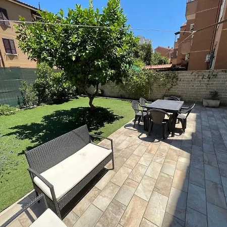 Casa Paestum. Your Wonderful Garden In Holiday home Rome
