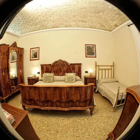 Domus Real Cardello בית הארחה רומא