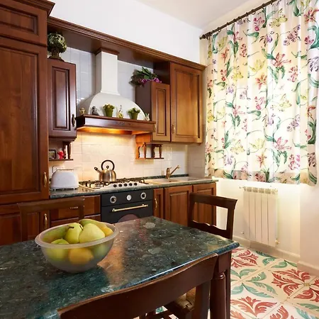 Pensión Delfini Trevi House