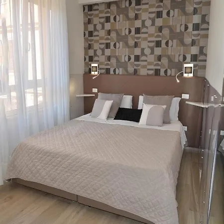 Bed & Breakfast At Your Place Rom