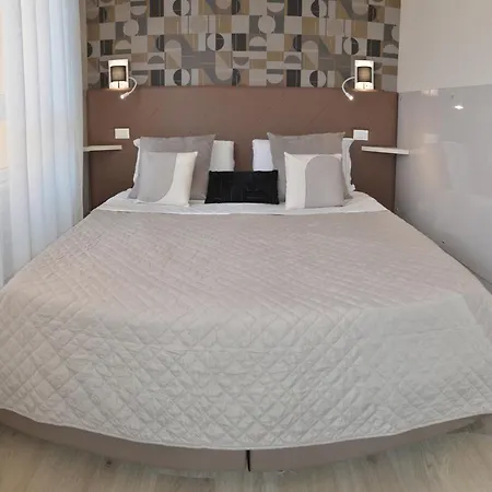 Bed & Breakfast At Your Place Rom