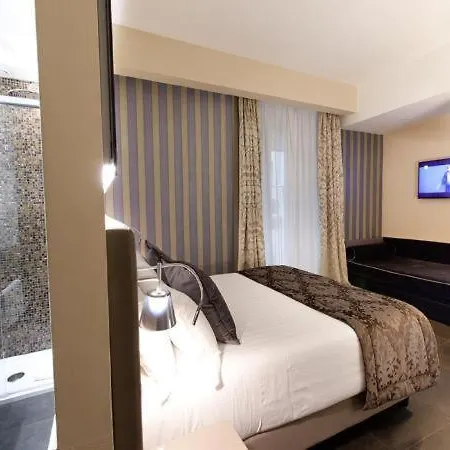 Trevi Palace מלון 3*